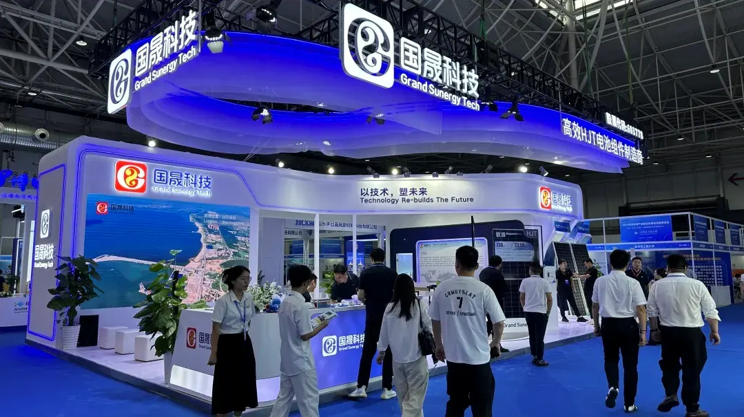 拓新致远 | 国晟科技亮相青岛海能会，推动海上光伏技术创新